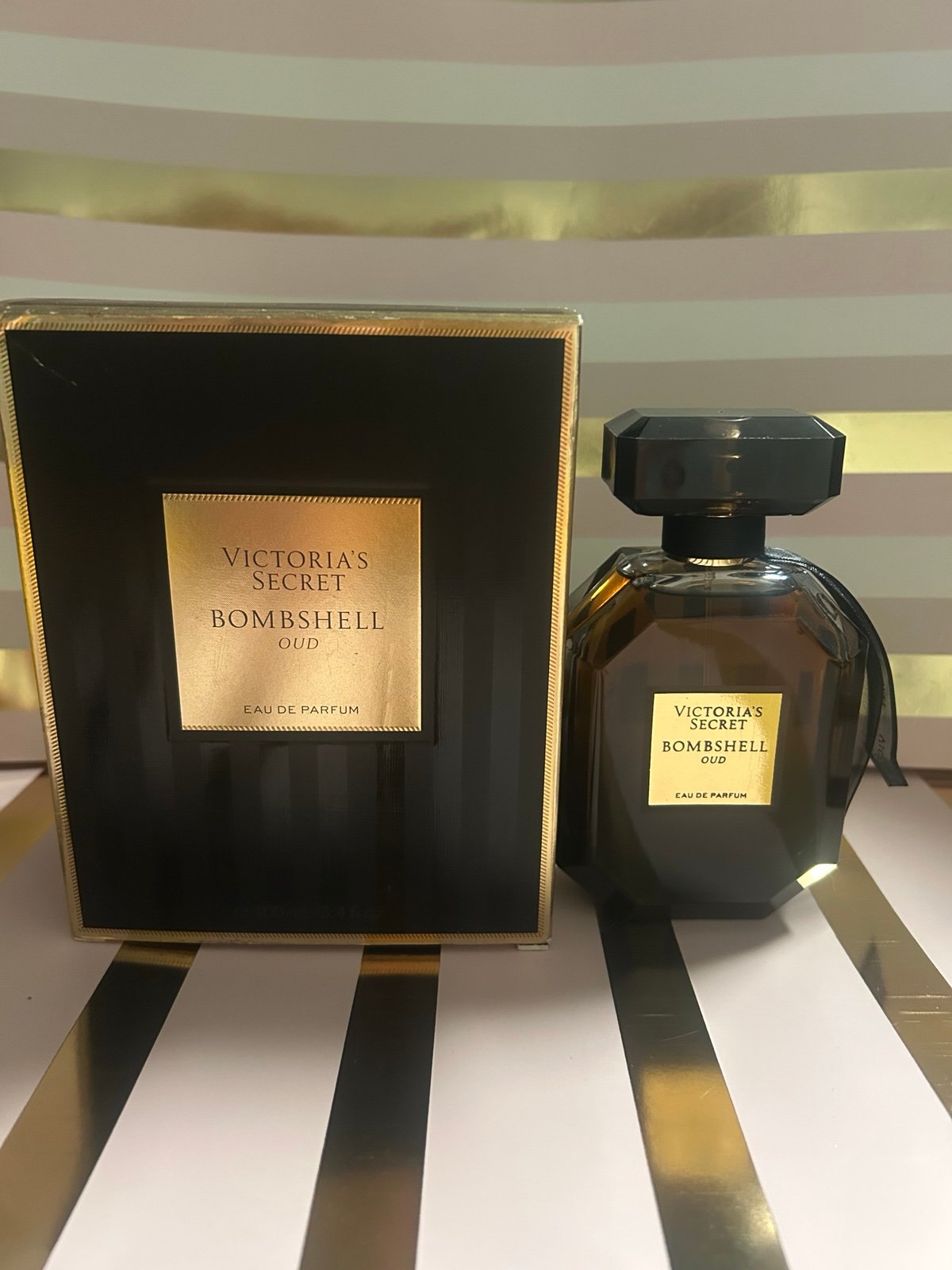 Victoria's Secret Bombshell Oud EDP 100mL photo review